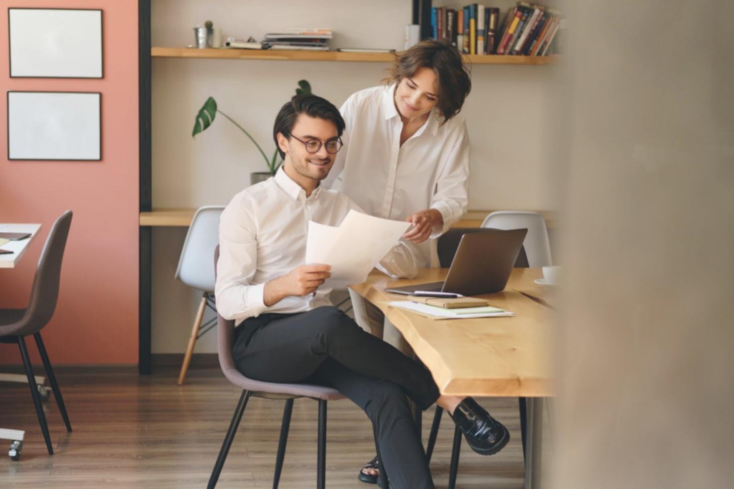 Workshop-Situation mit konzentrierten Teilnehmern