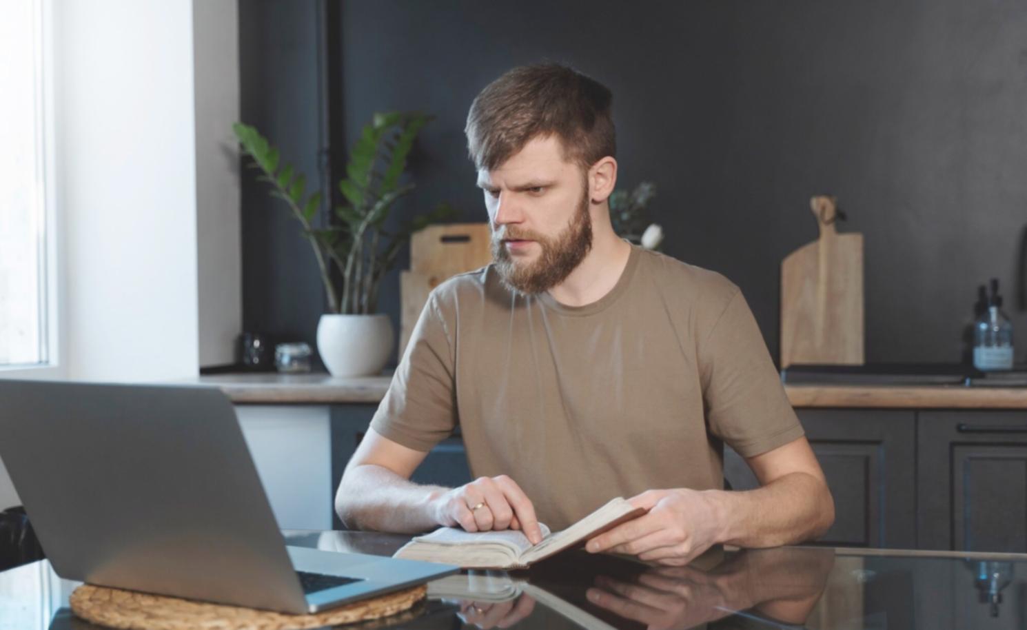 Professionelle Finanzberatung im Gespräch mit Kunden